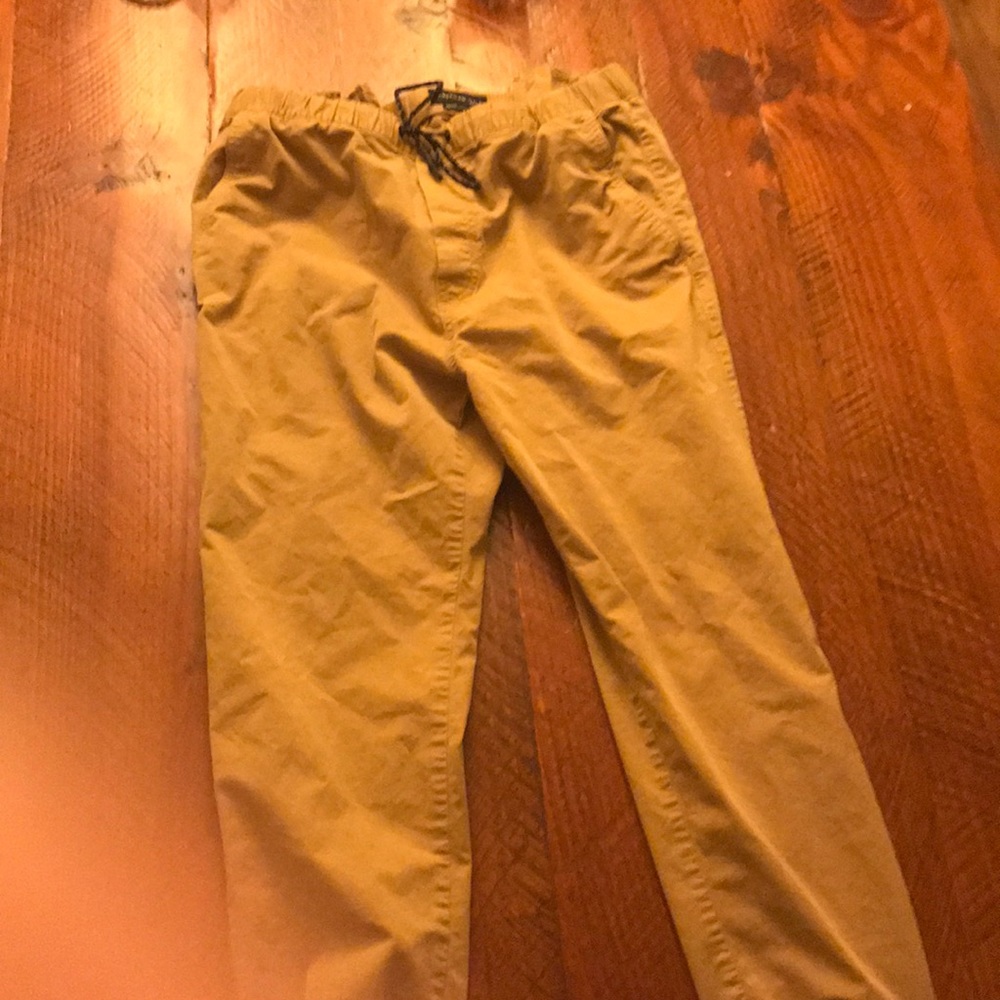 American Eagle Khaki style cuffed joggers